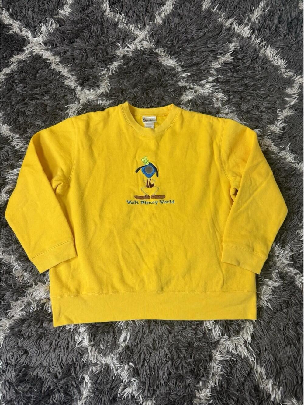 Vintage Walt Disney World Goofy Sweatshirt XL Yellow Embroidered Crewneck 90s